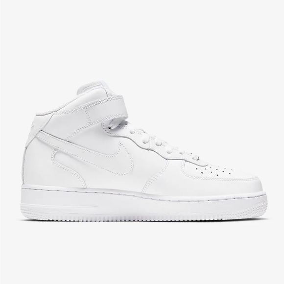Nike Air Force 1 07 Size 8 - Picture 2 of 8